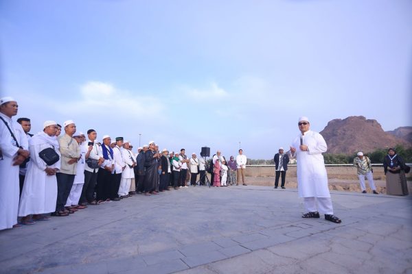 ESQ Tours Travel Umroh Akbar 2018 Ary Ginanjar Agustian 1